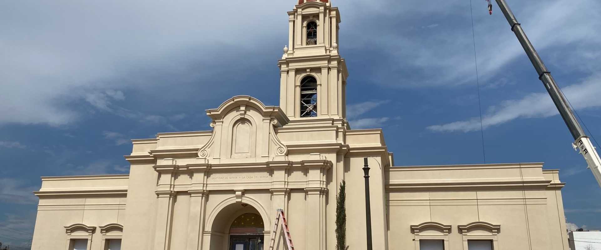 Fachada moderna con paneles de GFRC de MXUD en México