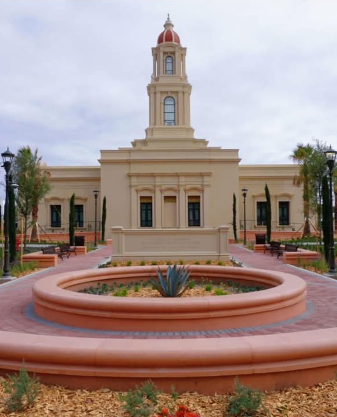 Templo de San Luis Potosí, torre central única adosada GFRC de MXUD
