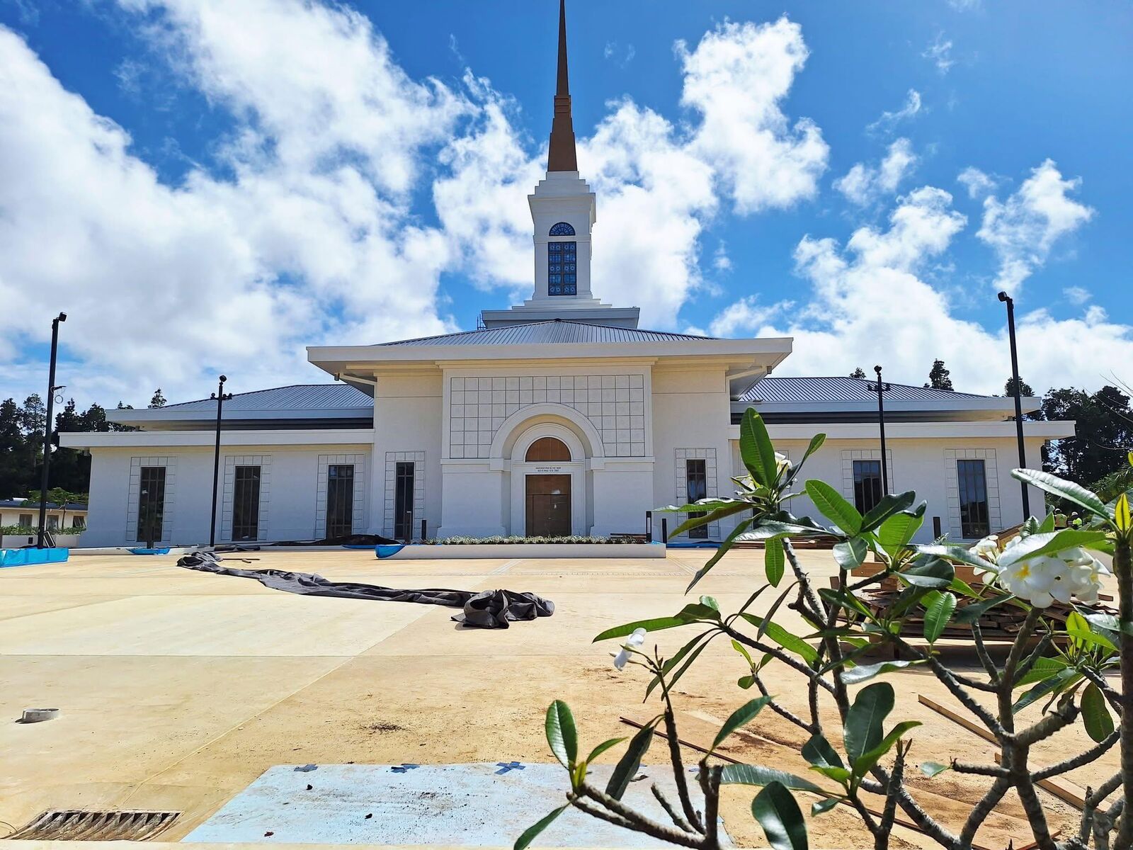 Elementos arquitectónicos de GFRC en fachada del Templo de Neiafu, Tonga