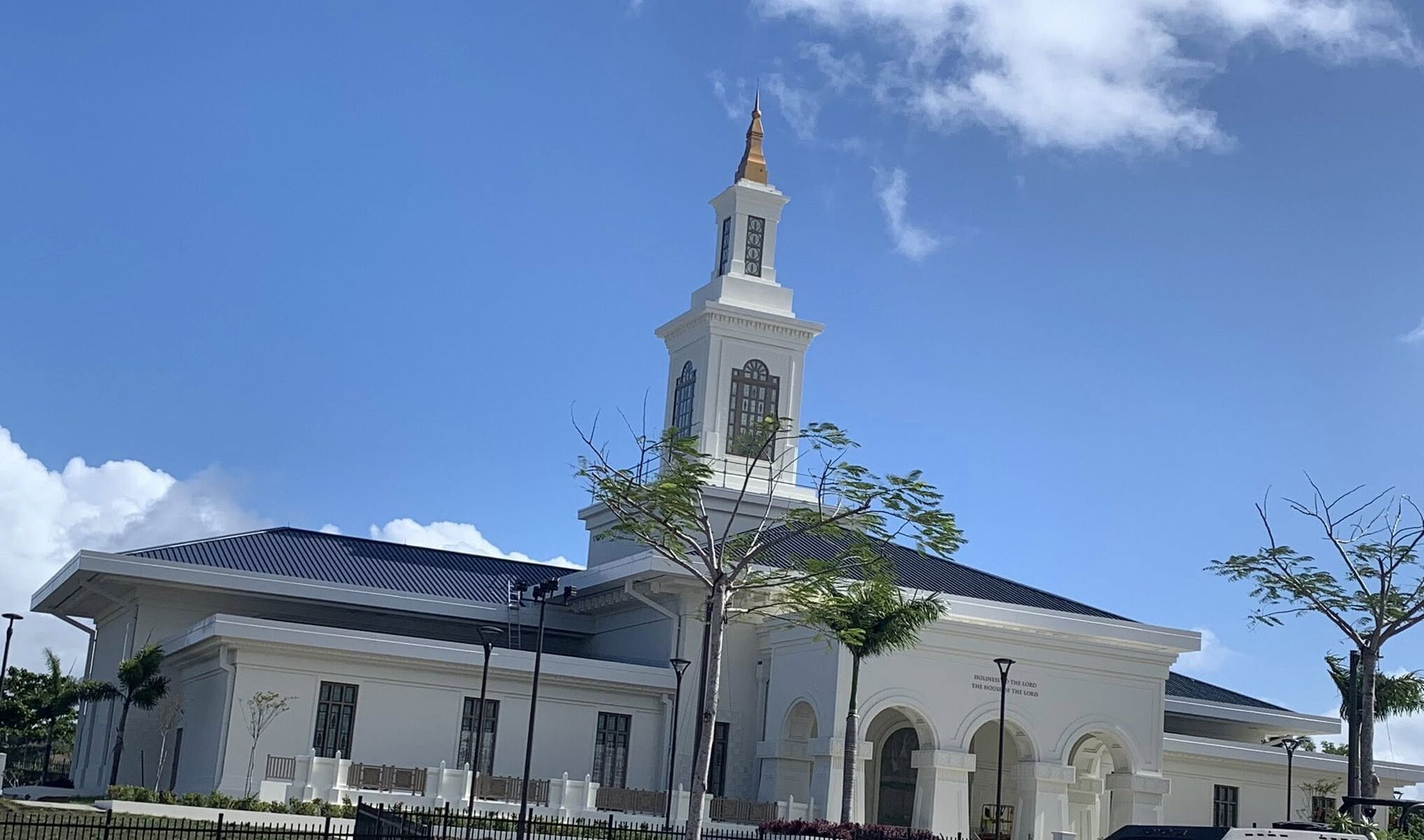 Elementos arquitectónicos de GFRC en fachada del Templo de Pago Pago